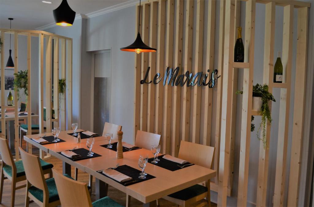 Restaurace v ubytování Kyriad Direct Auxerre - Appoigny