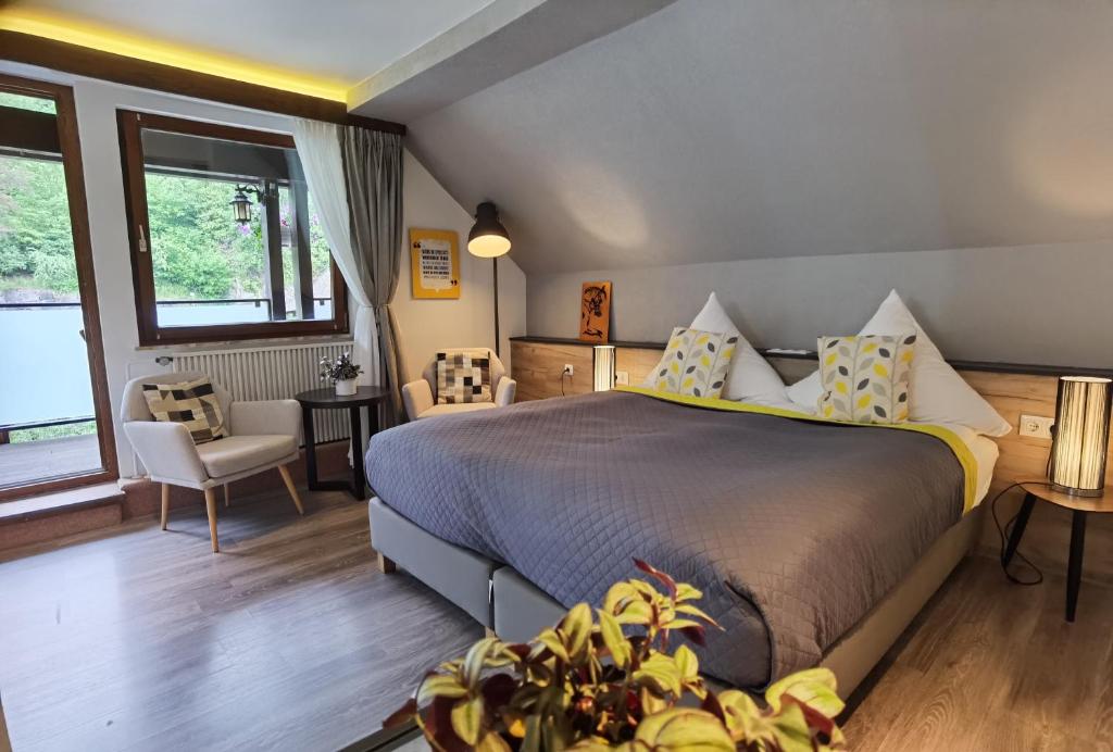 Postel nebo postele na pokoji v ubytování Das Waldhaus