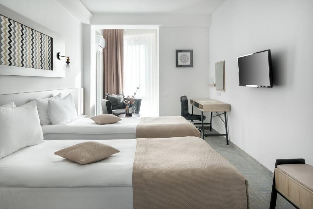 Postel nebo postele na pokoji v ubytování Thomas Albert Hotel