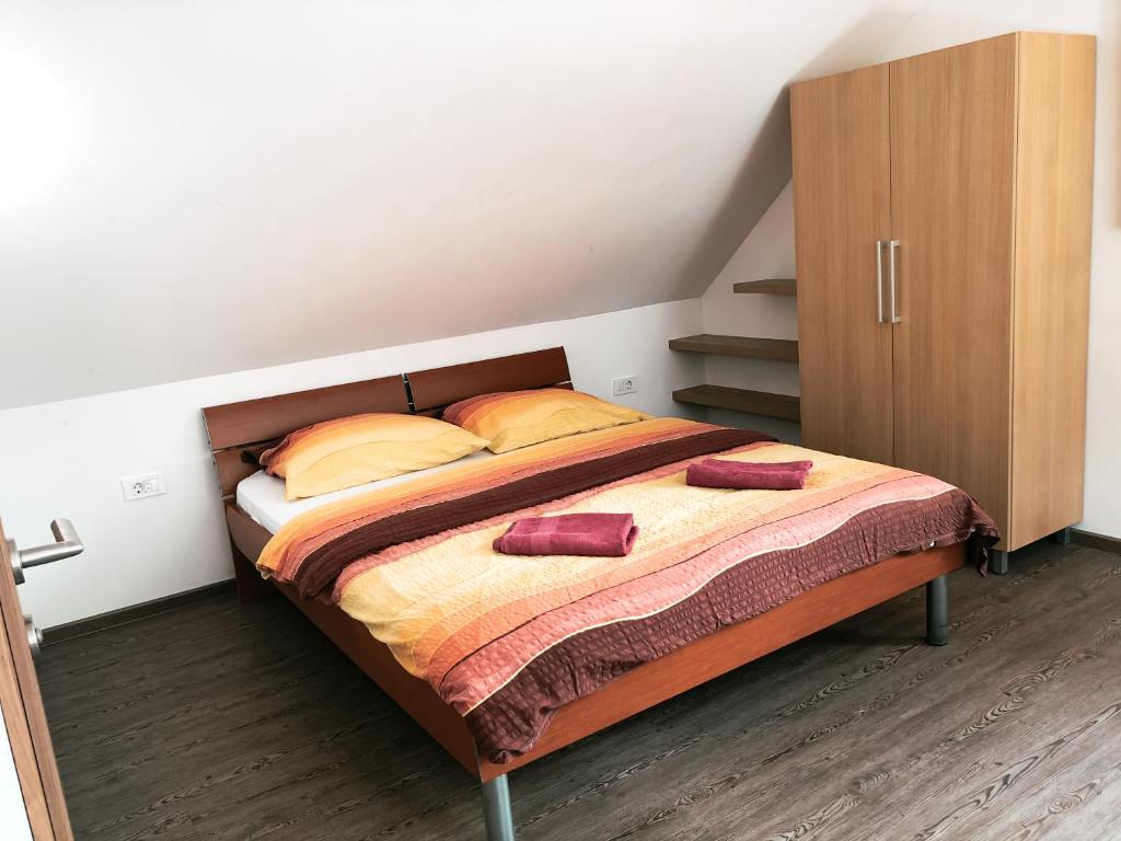 Postel nebo postele na pokoji v ubytování Apartment and rooms Maraton