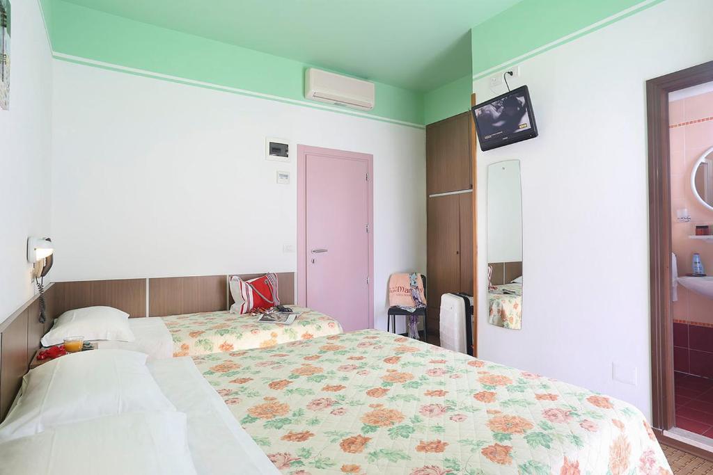 Postel nebo postele na pokoji v ubytování Hotel Marcus
