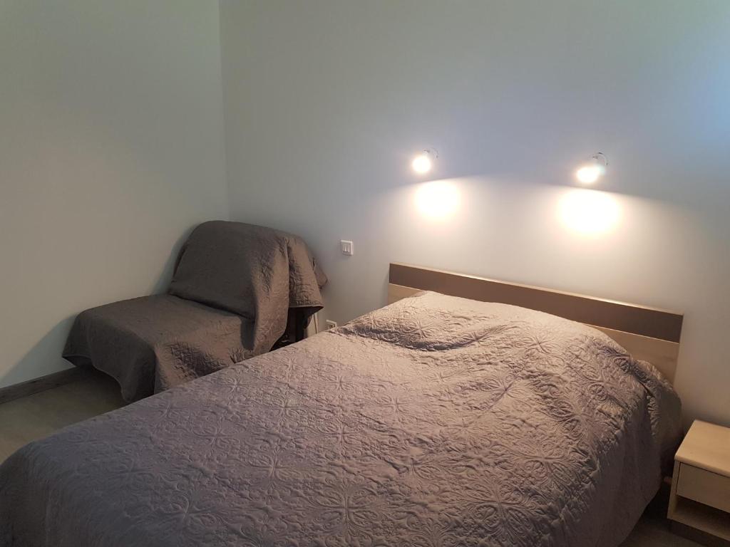 Postel nebo postele na pokoji v ubytování LA FRANQUI proche plage - vue mer - wifi - clim