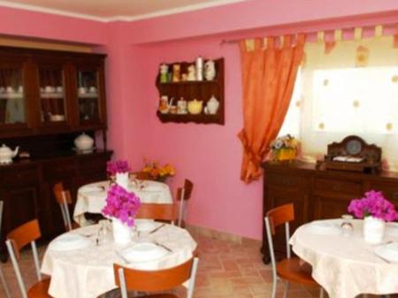 Restauracja lub miejsce do jedzenia w obiekcie Villa Catalano