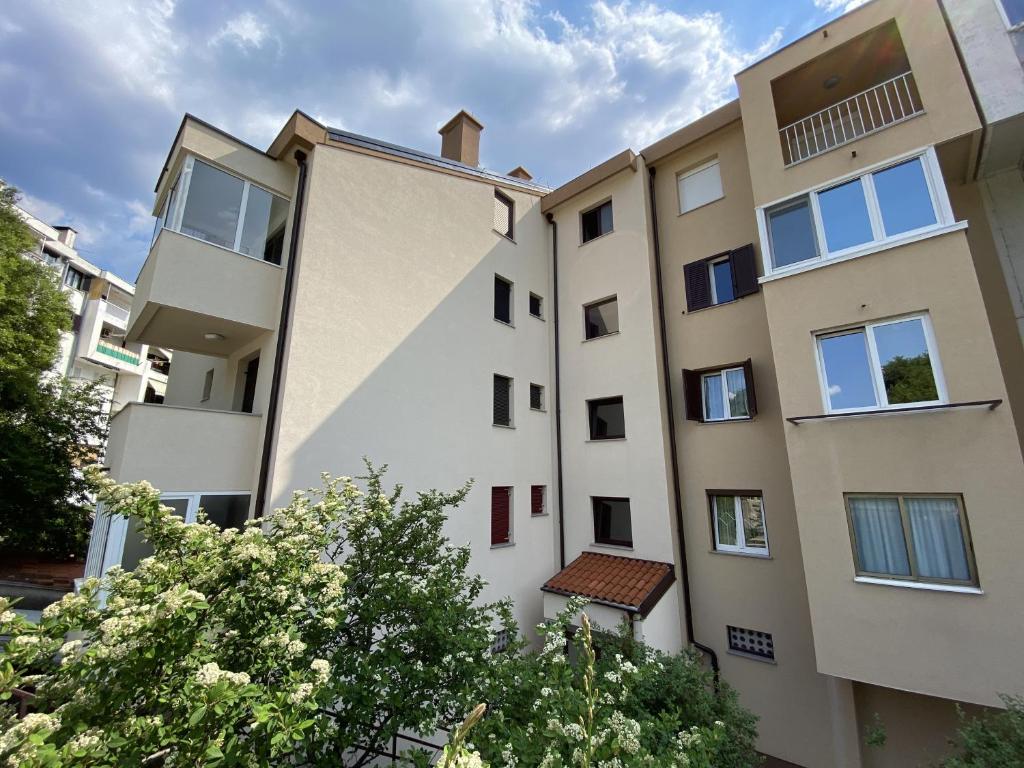 Budova, kde se apartmán nachází