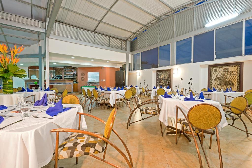 Restaurace v ubytování Hotel Dann Combeima