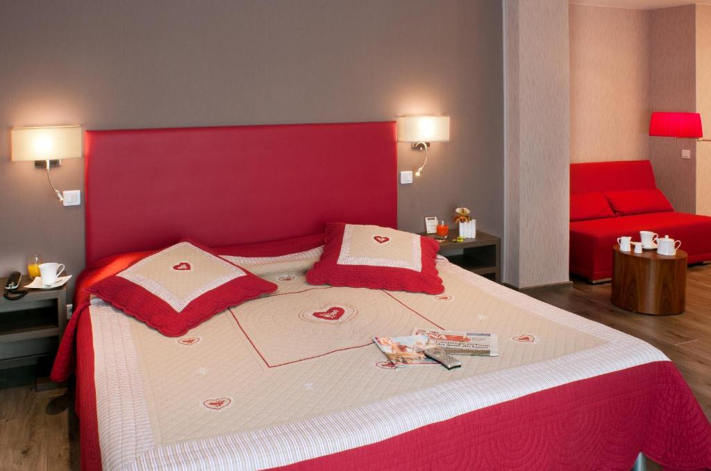 Postel nebo postele na pokoji v ubytování Hotel Restaurant Au Riesling