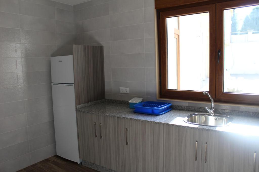 Kuchyňa alebo kuchynka v ubytovaní Pensión Albergue O Pedregal