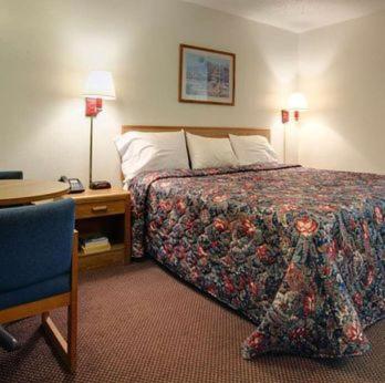 Country Side Inn - King - Non-Smoking