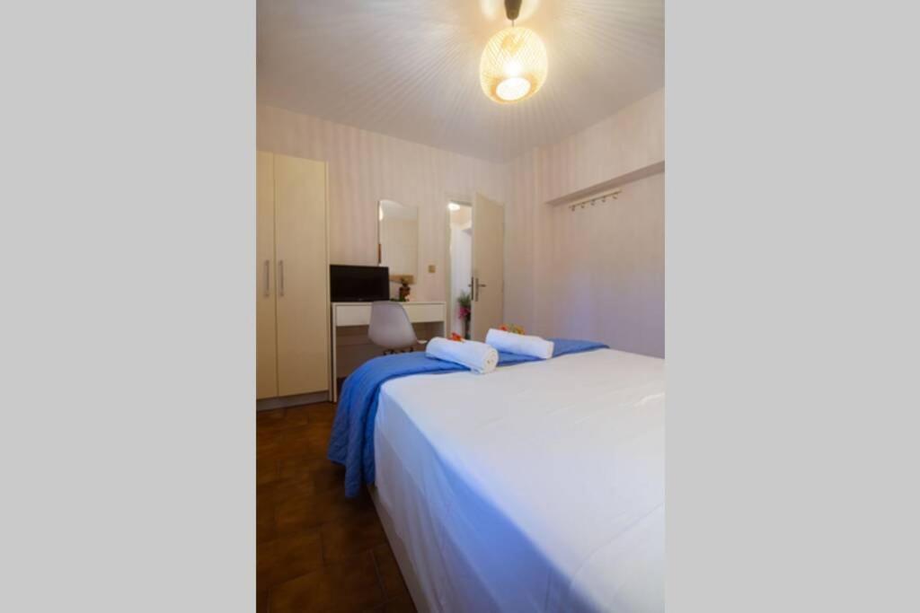 Postel nebo postele na pokoji v ubytování Natsios Thanasakis Apartment