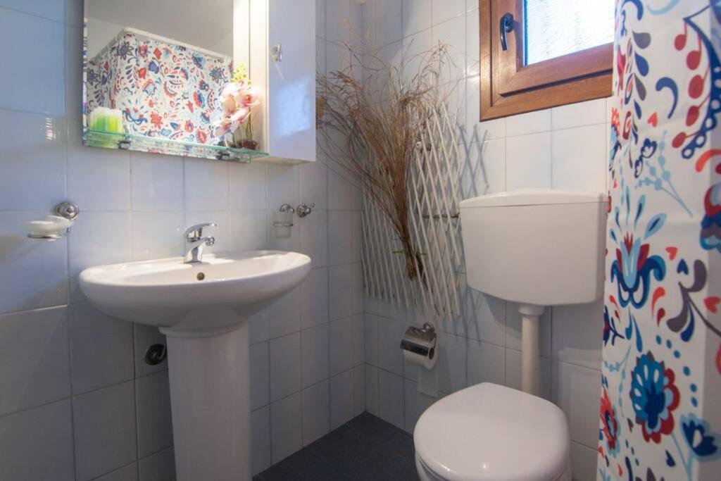 Koupelna v ubytování Natsios Thanasakis Apartment