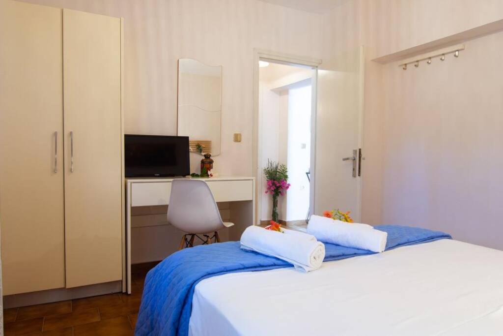 Postel nebo postele na pokoji v ubytování Natsios Thanasakis Apartment