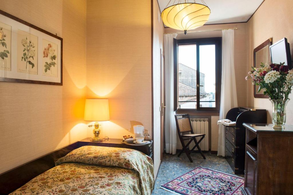 Postel nebo postele na pokoji v ubytování Hotel Agli Alboretti