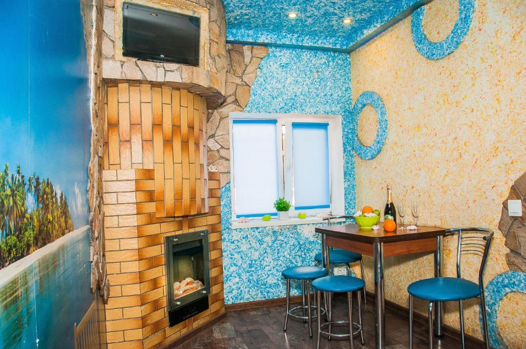 Кухня или мини-кухня в Private Odessa Apartment
