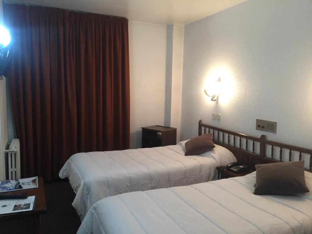 Postel nebo postele na pokoji v ubytování Hotel Folch