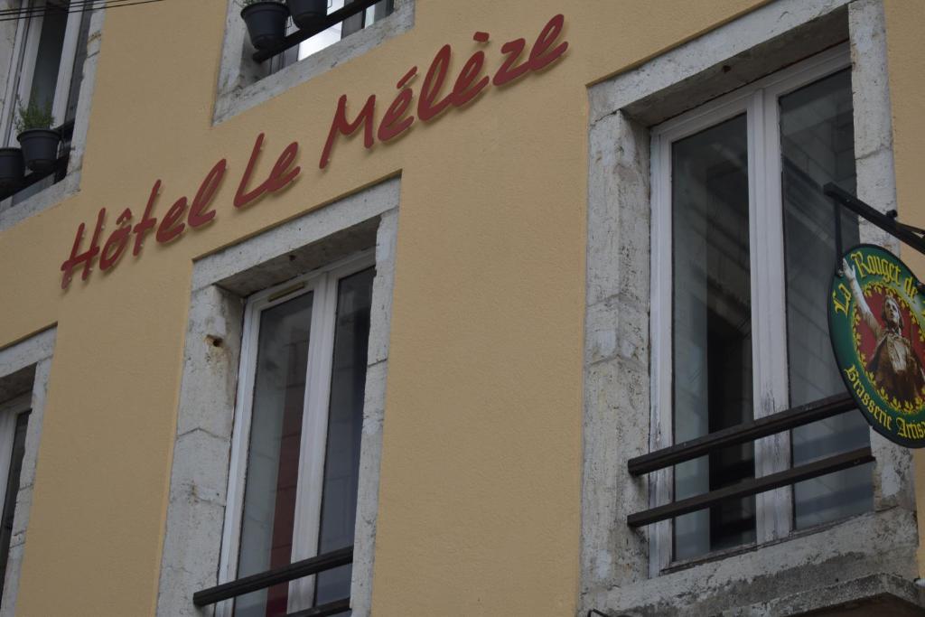 a sign on the side of a building at Hôtel Le Mélèze in Moirans-en-Montagne