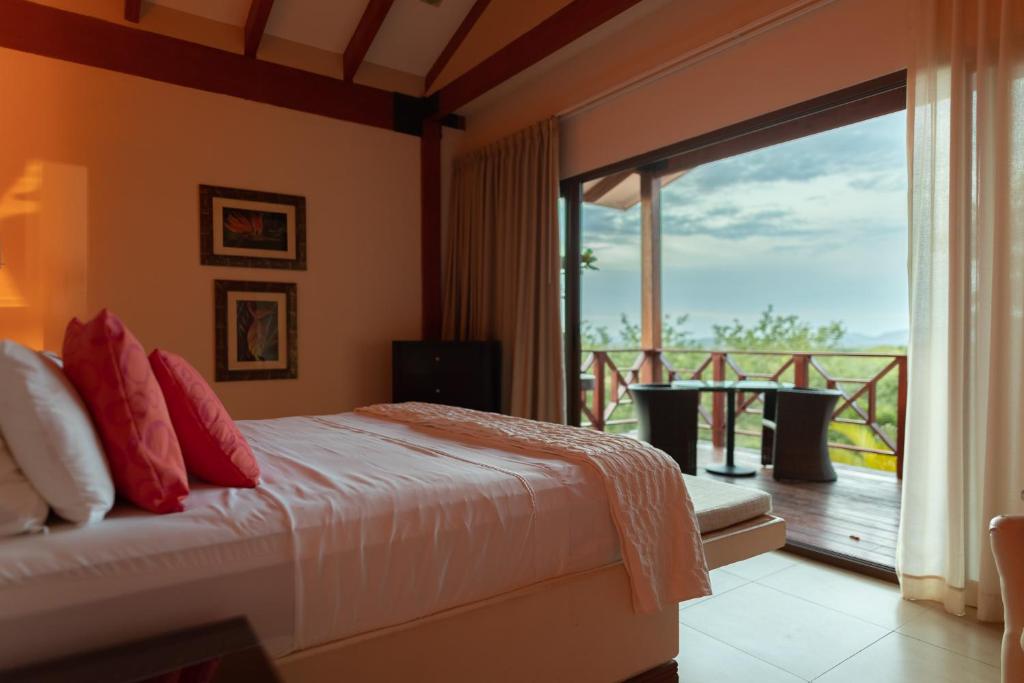 a bedroom with a bed and a balcony at Rancho Humo Estancia in Puerto Humo