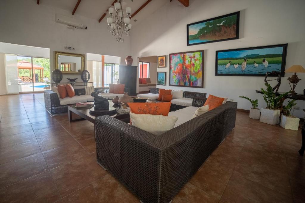 a living room with a couch and a table at Rancho Humo Estancia in Puerto Humo
