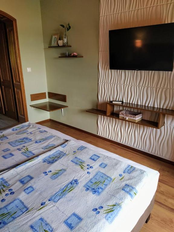 A bed or beds in a room at Bodó Ház