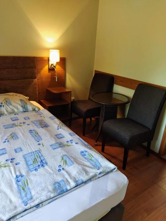 A bed or beds in a room at Bodó Ház