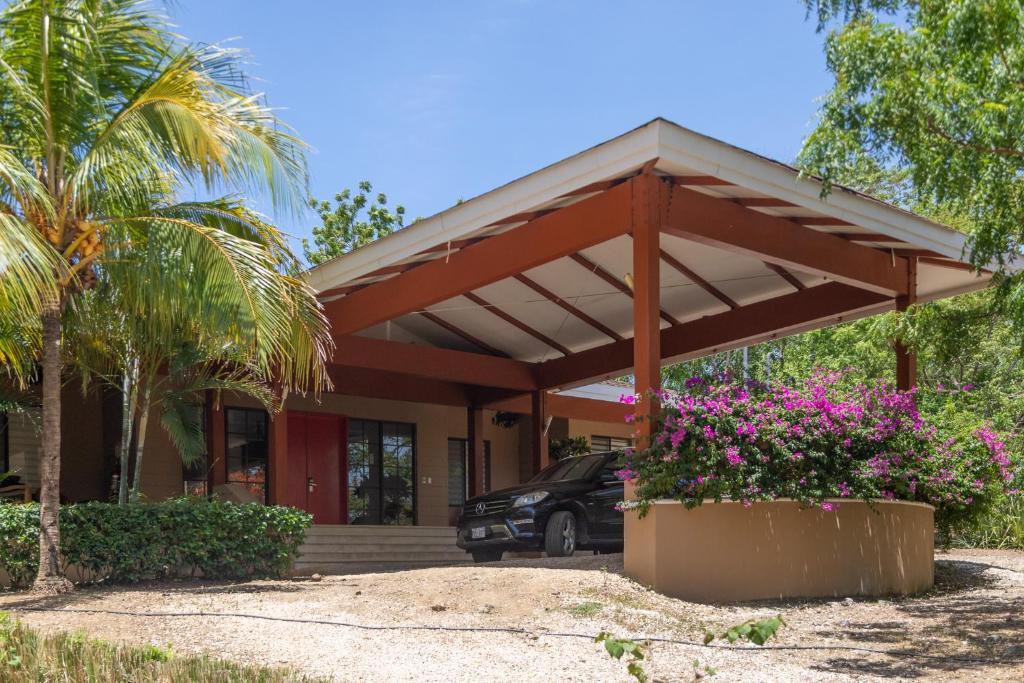 a pavilion in front of a house with a car at Rancho Humo Estancia in Puerto Humo