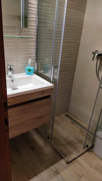 A bathroom at Bodó Ház