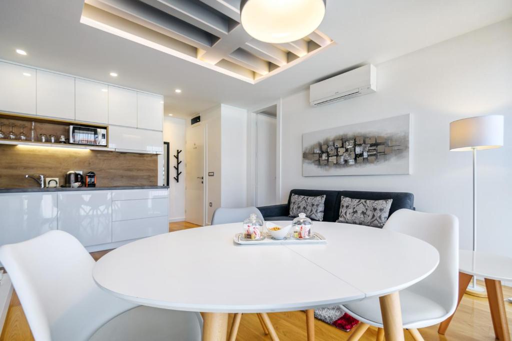 Kuchyňa alebo kuchynka v ubytovaní Windrose Design Apartments