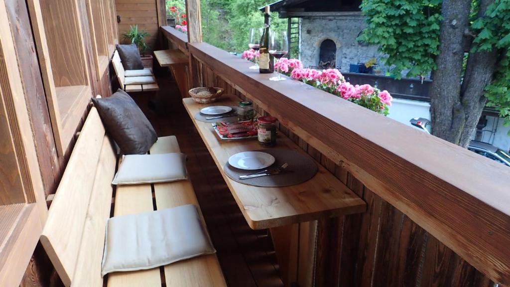 Balkón nebo terasa v ubytování Zirbenchalet Obergruben