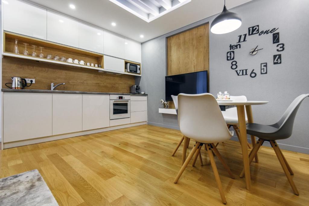 Kuchyňa alebo kuchynka v ubytovaní Windrose Design Apartments
