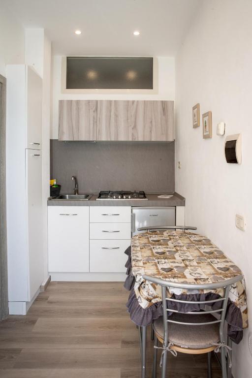 Kuchyň nebo kuchyňský kout v ubytování B&B La Pineta