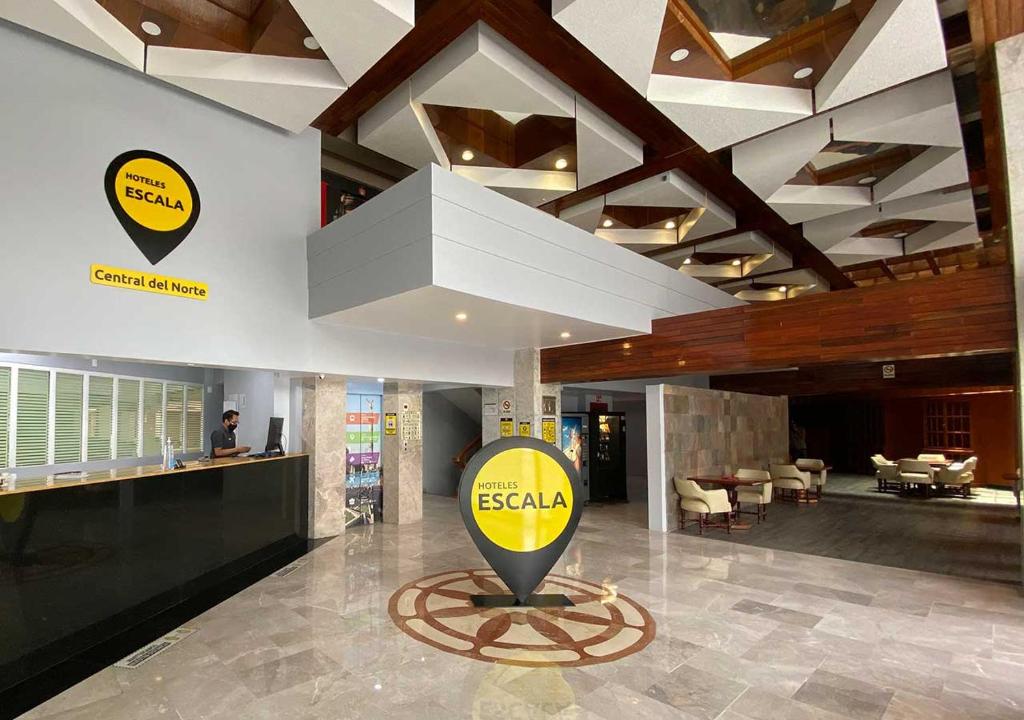 a lobby with a yellow sign on the floor at Hotel Escala Central del Norte in Mexico City