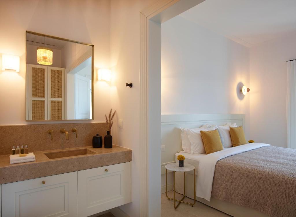 Postel nebo postele na pokoji v ubytování Bonzoe Suites & Villas