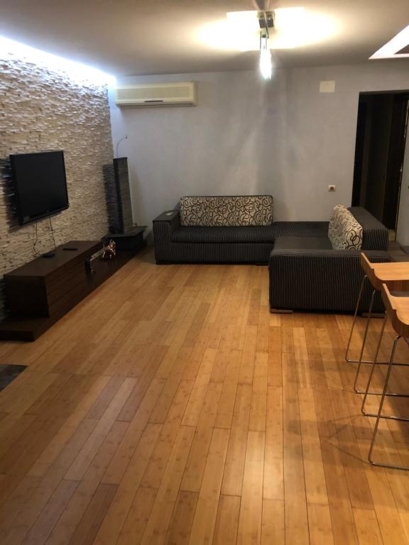 Трехкомнатная Квартира в курортной зоне в 5 мин от центра Пятигорска 6 спальных мест - отзывы и видео