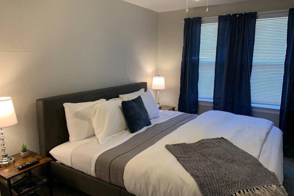 King Bed, Dog Friendly in Denver - Unit 7390 - Housity
