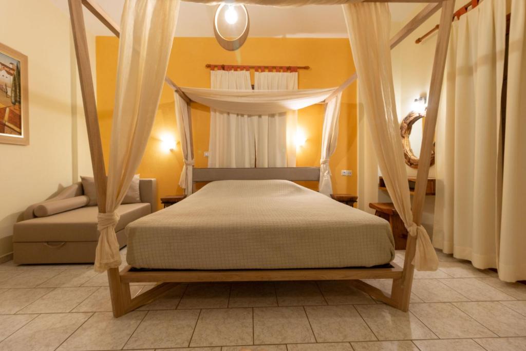 Postel nebo postele na pokoji v ubytování Kastro Studios