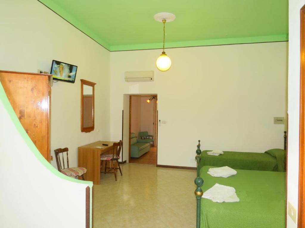 TV a/nebo společenská místnost v ubytování Casa Vittorio B&b