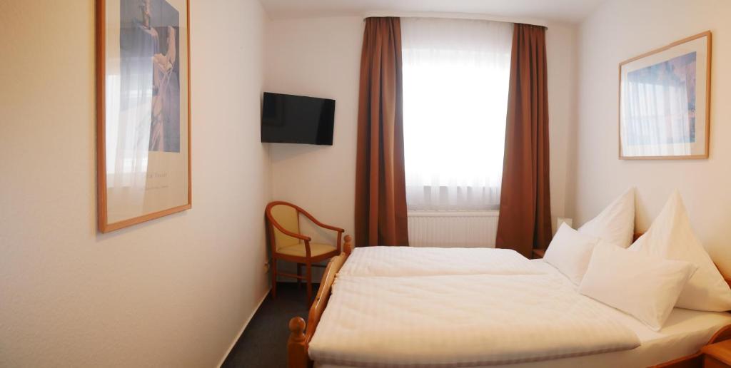 Postel nebo postele na pokoji v ubytování Pension Helma
