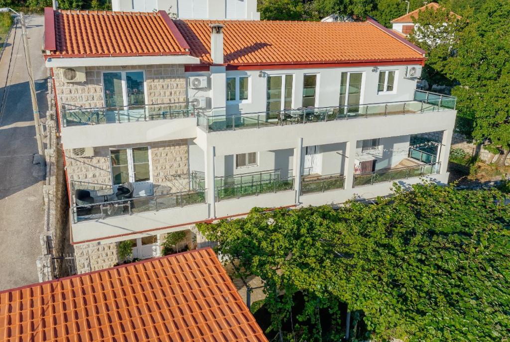 Budova, kde se vila nachází