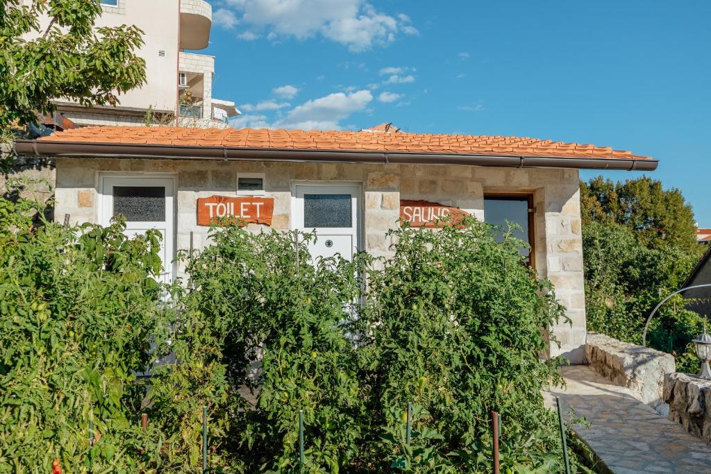 Budova, kde se vila nachází