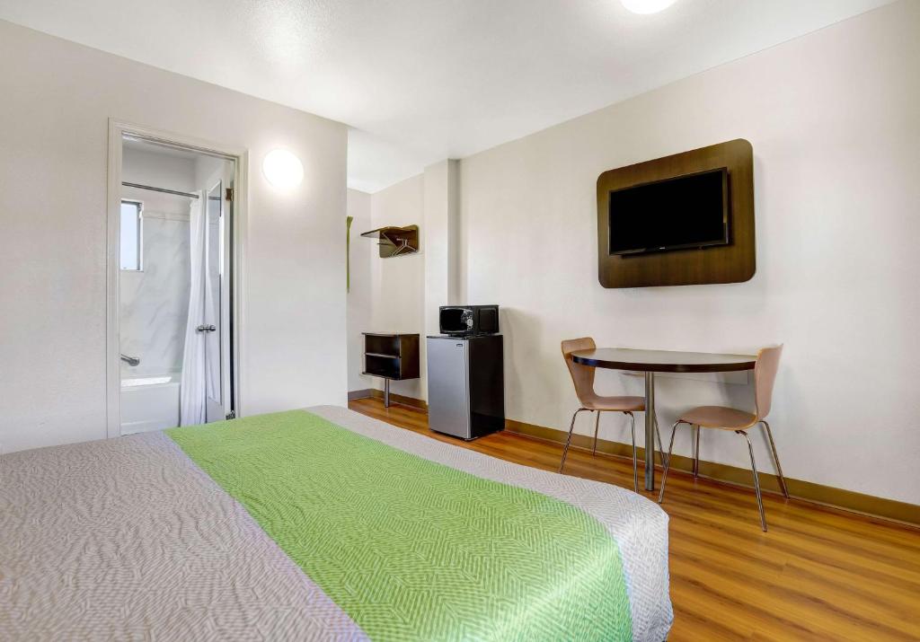 TV a/nebo společenská místnost v ubytování Motel 6-Payson, AZ