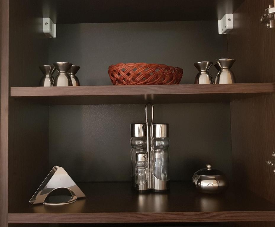 Příslušenství pro přípravu čaje a kávy v ubytování Obzor Beach Resort Apartment G-109