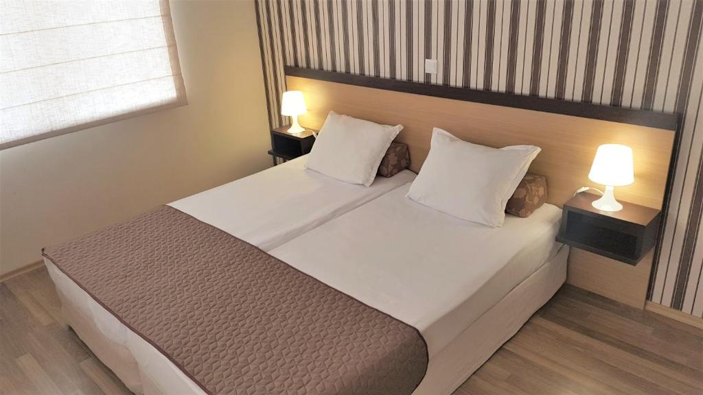 Postel nebo postele na pokoji v ubytování Obzor Beach Resort Apartment G-109