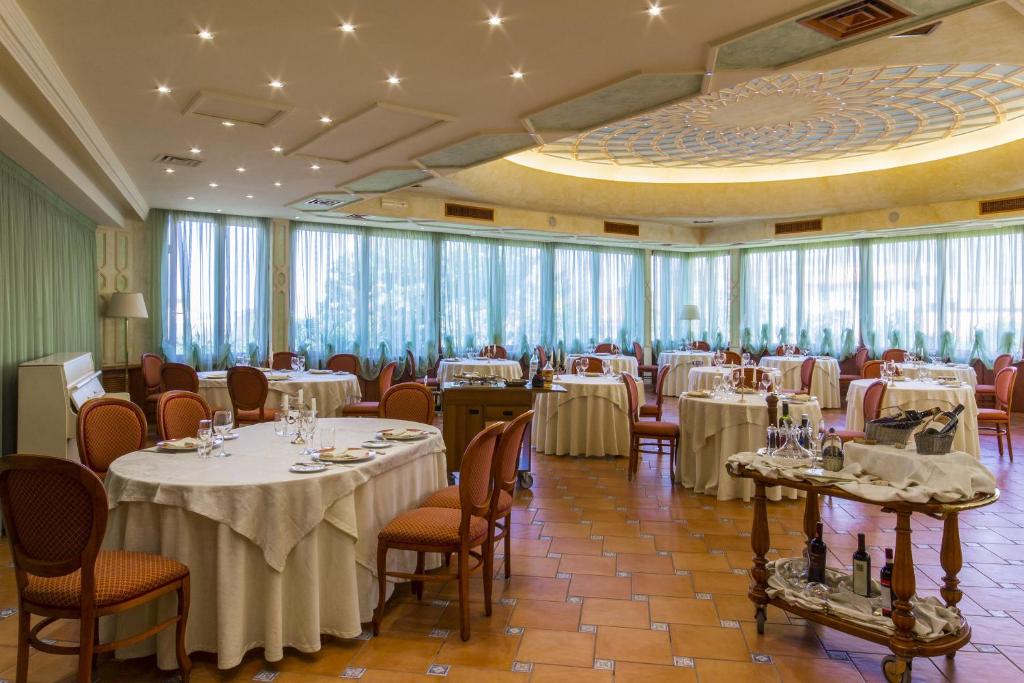 Restaurace v ubytování Grand Hotel La Pace - All Inclusive