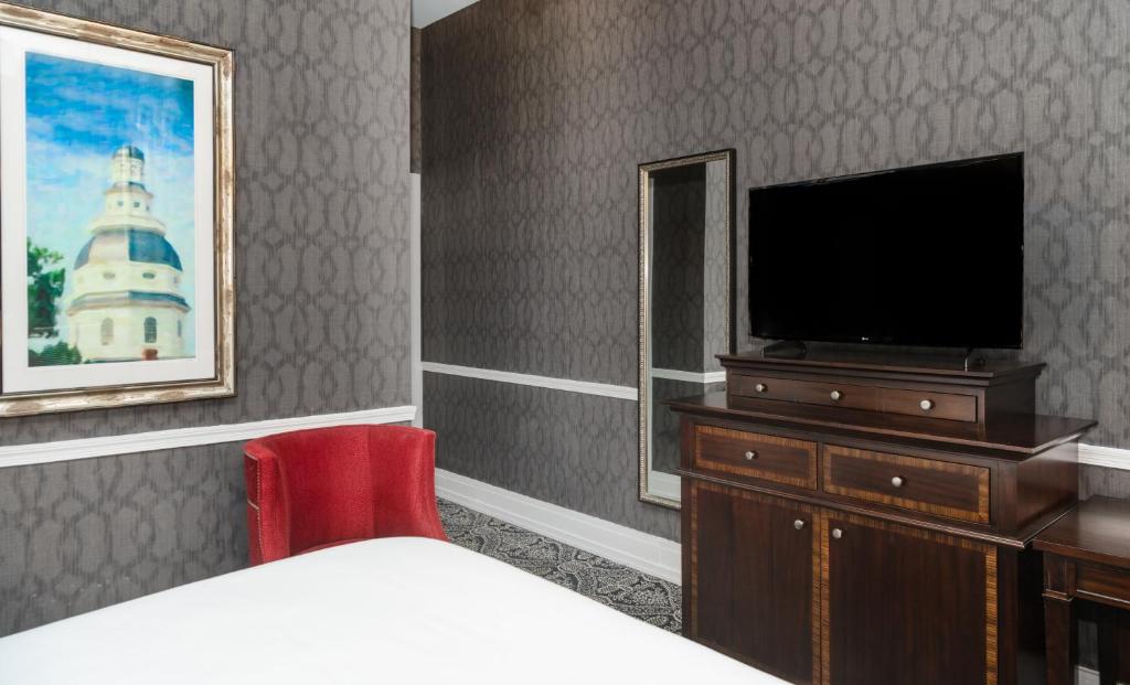 Historic Inns of Annapolis - Maryland Inn Queen