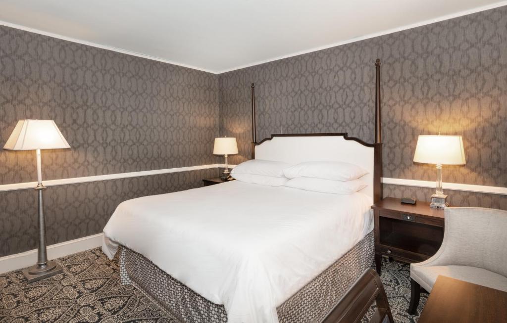 Historic Inns of Annapolis - Robert Johnson 1 Kingsize -Bett Pure Wellness Room
