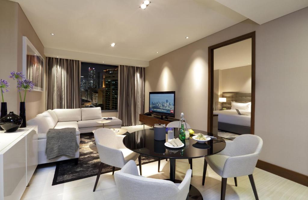 TV a/nebo společenská místnost v ubytování Makati Diamond Residences