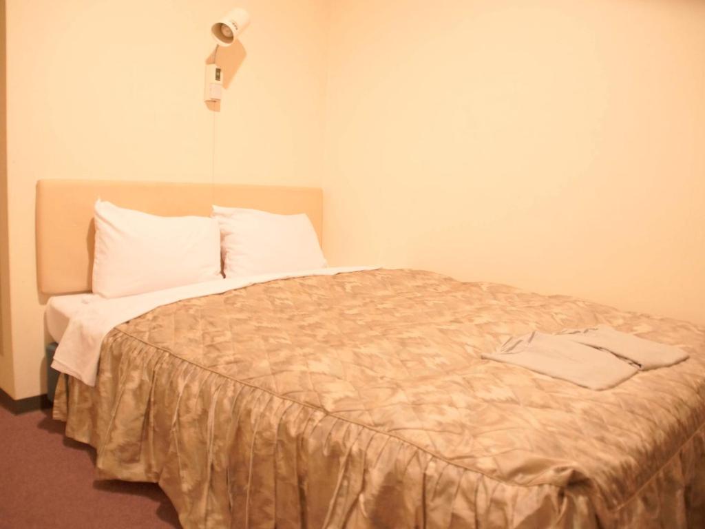 Postel nebo postele na pokoji v ubytování Business Hotel Chateau Est Takamatsu