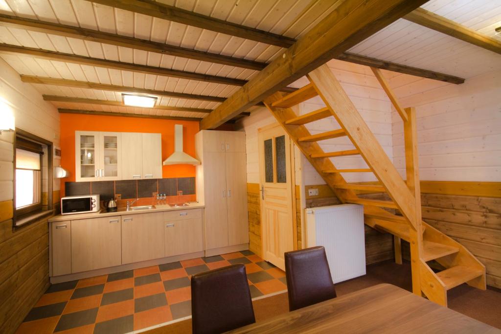 Kuchyň nebo kuchyňský kout v ubytování Hotel Niedźwiadek