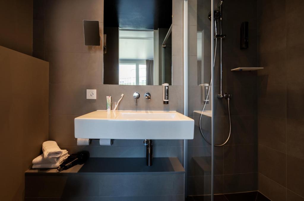 B&B HOTEL St Gallen - Resim 8