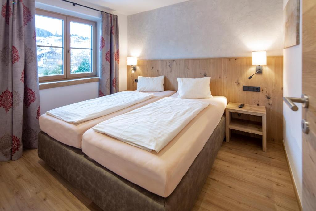 Postel nebo postele na pokoji v ubytování Hotel Gasthof Obermair