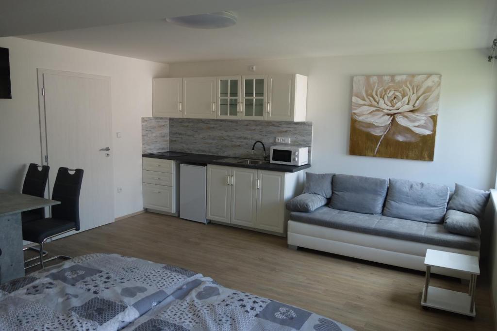 Kuchyňa alebo kuchynka v ubytovaní Apartmány pod Soláněm